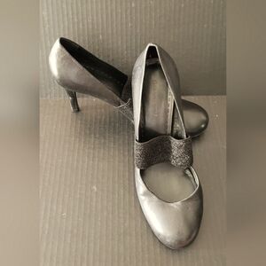 Gianni Bini Mary Jane Heel Pump. Size 10.